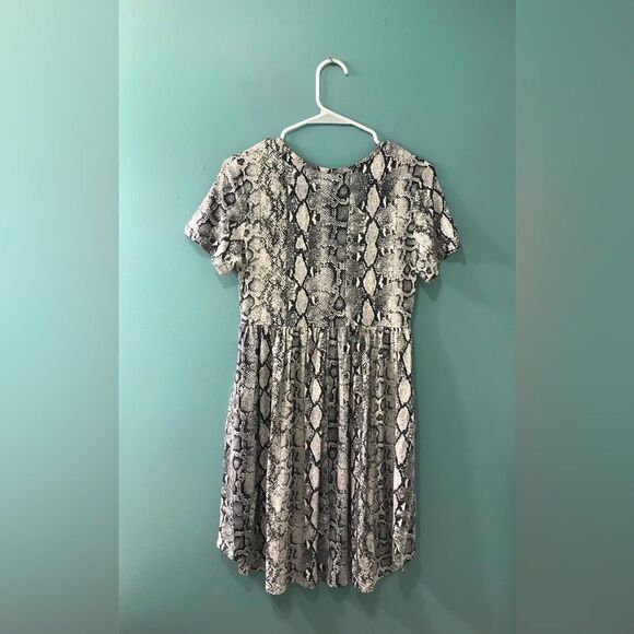 NWT … HIMONE “Size: S” Snake Print Dress - Picture 2 of 5